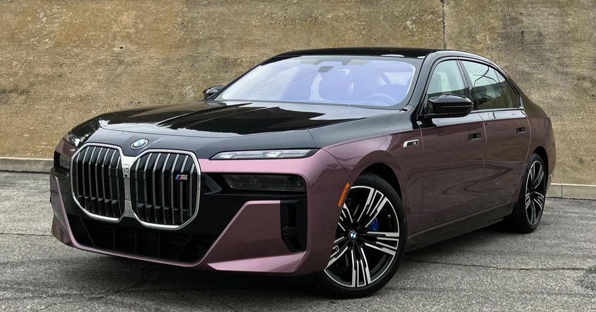 BMW i7: Electrifying Elegance in the Age of Luxury Mobility